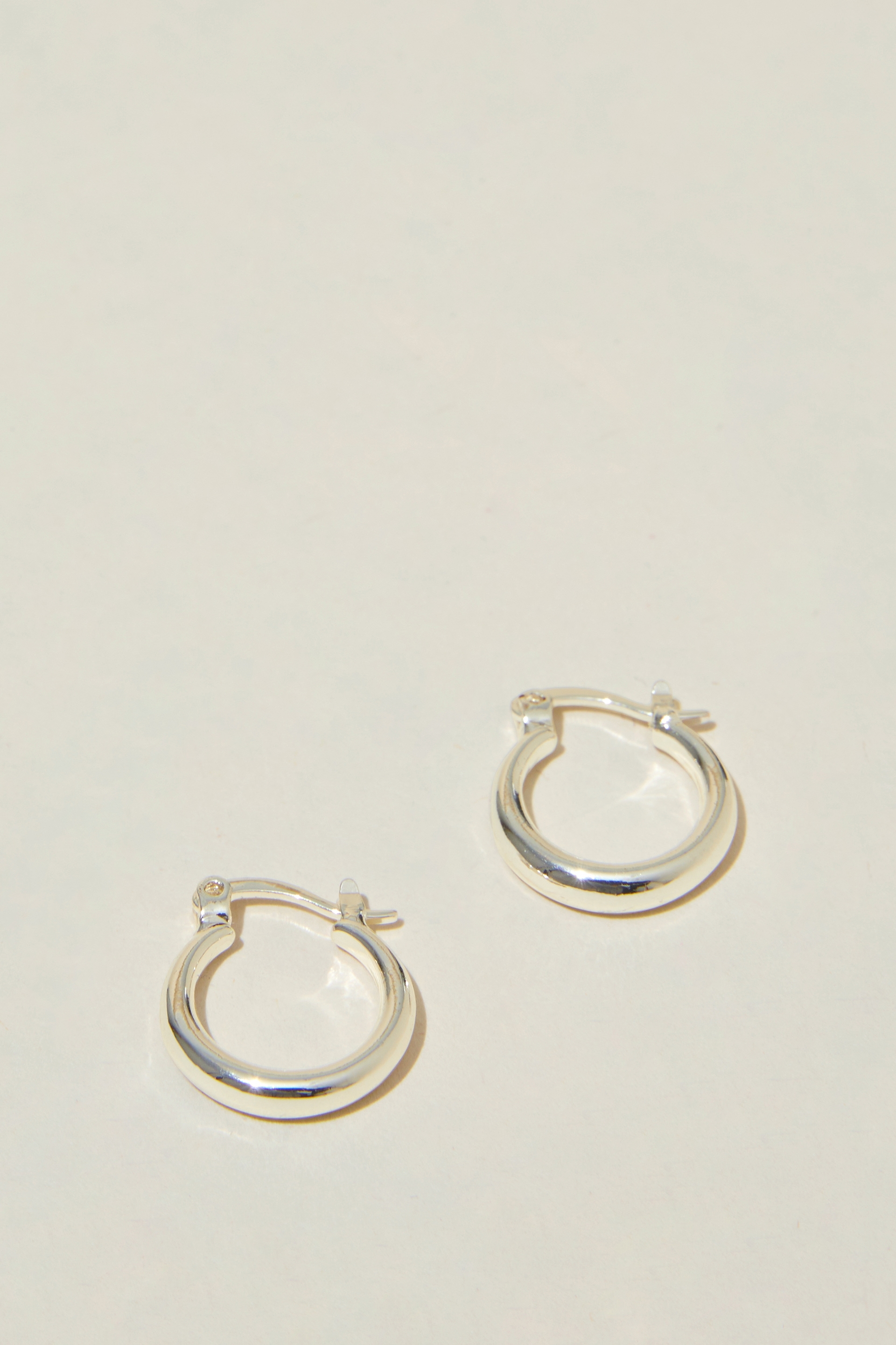Rubi - Small Hoop Earring - Sterling silver plated tubular