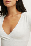 Dreamy Soft Pointelle Cross Over Tee, LIGHT GREY MARLE - vista de exemplo 2