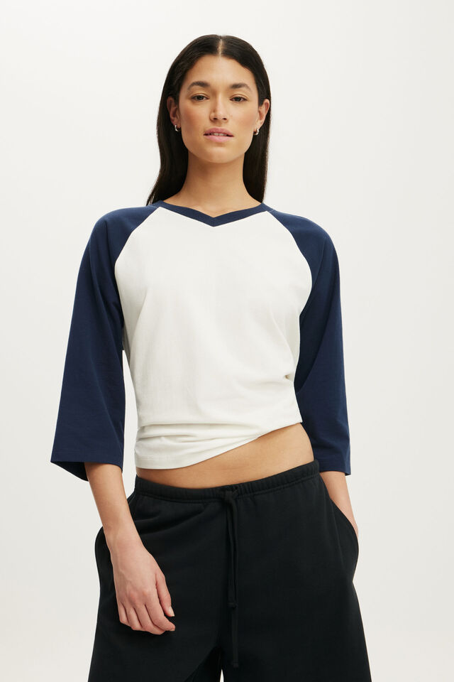Active 3/4 Sleeve Graphic Raglan Tee, CLOUD DANCER/PREP SPORT NAVY