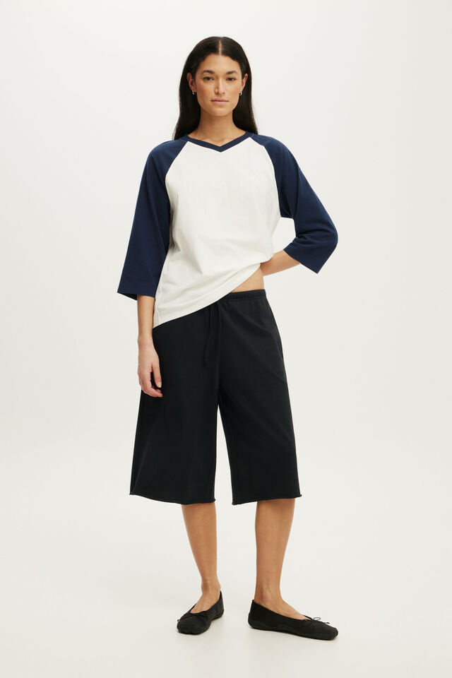 Active 3/4 Sleeve Graphic Raglan Tee, CLOUD DANCER/PREP SPORT NAVY