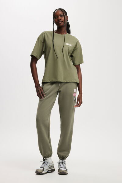 Plush Essential Gym Sweatpant, JUNGLE GREEN/BADGE