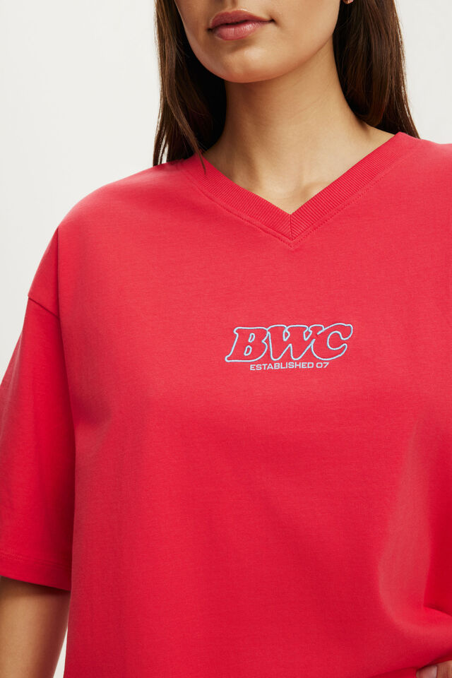 Active Graphic V-Neck Tee, CHARGED RED/RETRO