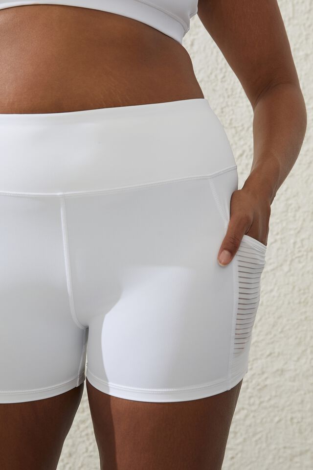 Ultra Luxe Pocket Shortie Short, WHITE