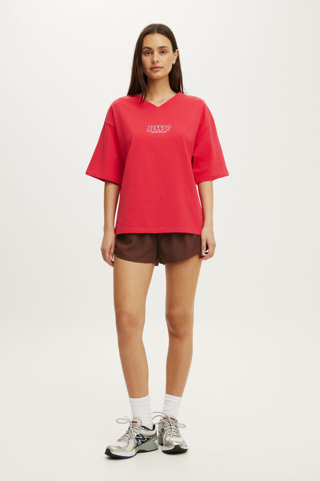 Active Graphic V-Neck Tee, CHARGED RED/RETRO