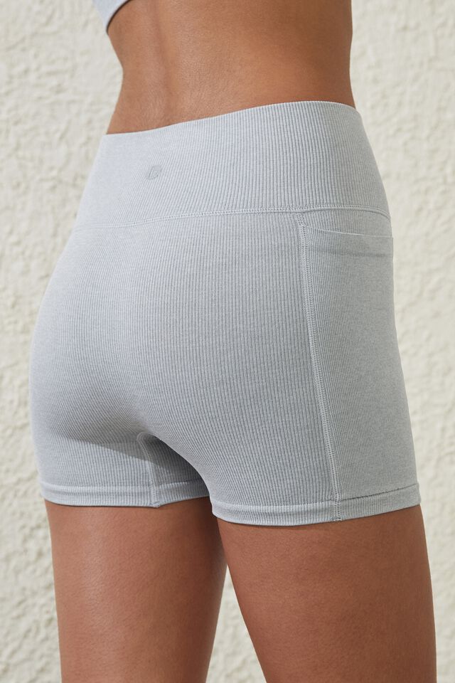Shorts - Seamless Pocket Shortie Short