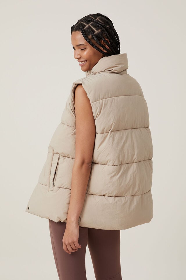 The Recycled Mother Puffer Vest 2.0, WHITE PEPPER