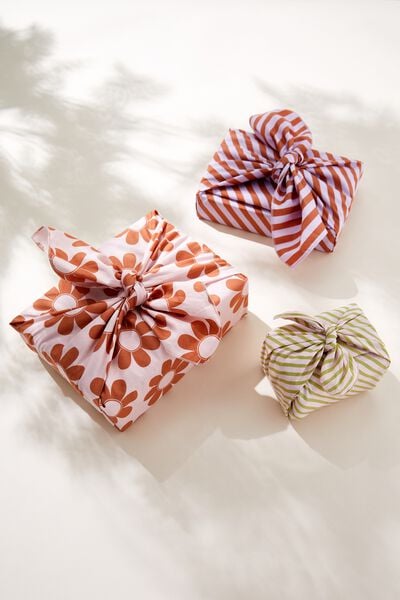 Foundation Adults Fabric Gift Wrap Set, RETRO DAISY / STRIPE