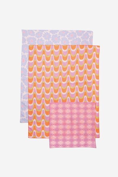 Papel de Presente - Foundation Adults Fabric Gift Wrap Set, CELINE WARPED DAISY / ROMMY WAVE