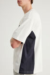 Half Half Box Fit Panelled Tee, HH CLOUD/NAVY BLAZER TREKKER - example image 4