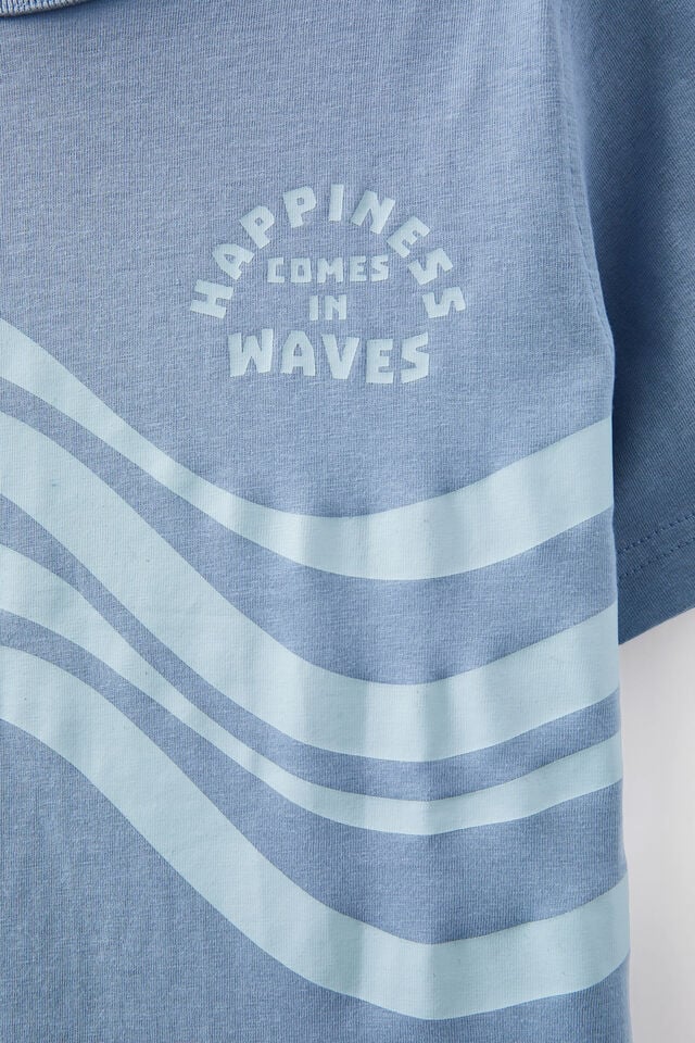 Jonny Short Sleeve Print Tee, DUSTY BLUE/HAPPINESS COMES IN WAVES