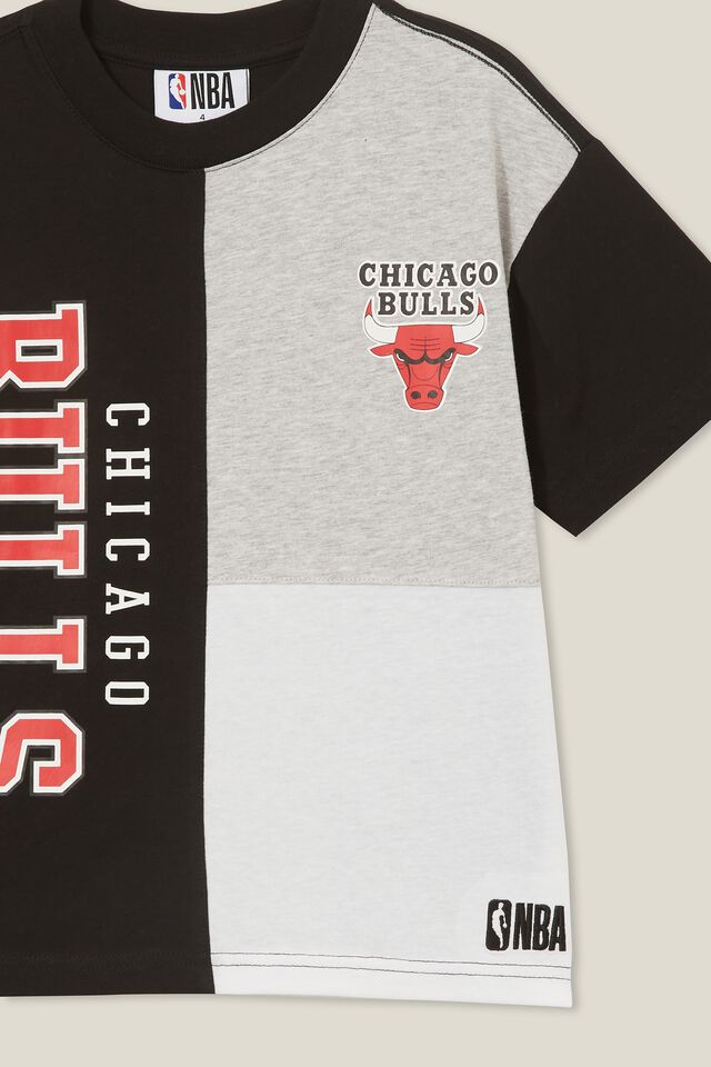 Women's Mitchell and Ness Chicago Bulls NBA Moment T-Shirt