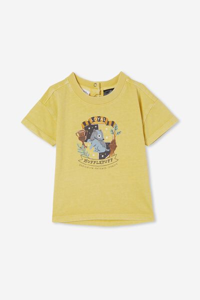 Camiseta - Andie Drop Shoulder Tee Lcn, LCN WB HONEY GOLD WASH/HUFFLEPUFF