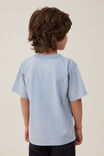 Camiseta - Jonny Short Sleeve Print Tee, DUSTY BLUE/MAMA S BOY - vista alternativa 3