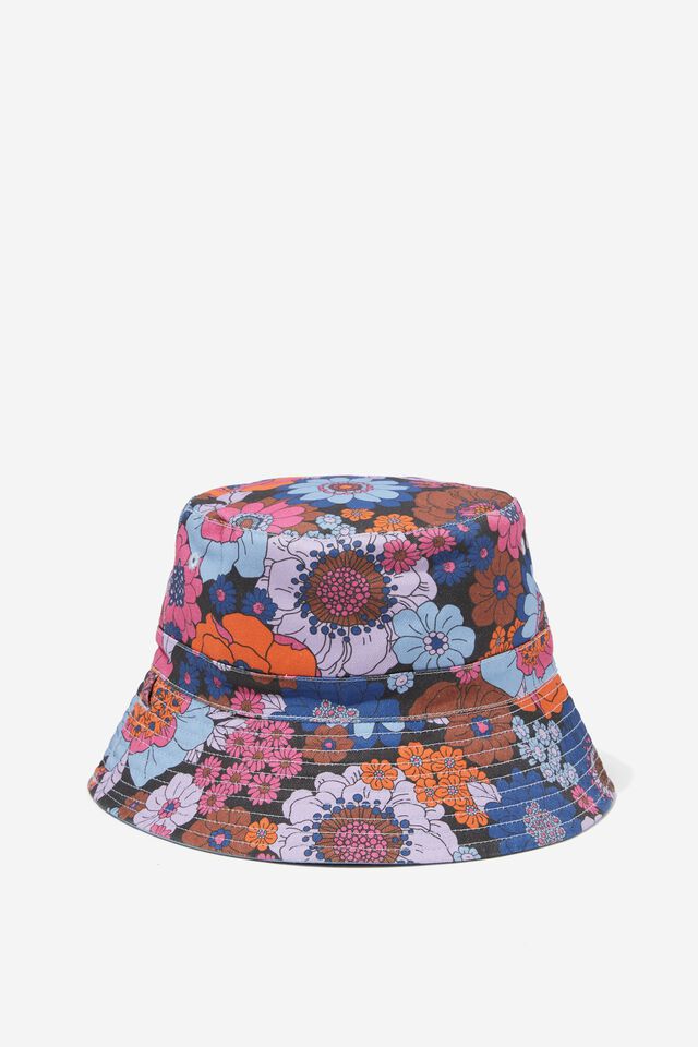 It's a tiny bucket hat for my lovely niece! Used the essentials