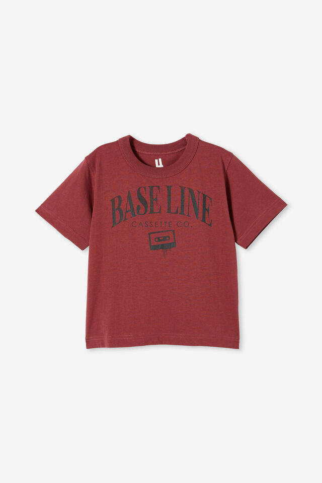 Camiseta - Jonny Short Sleeve Print Tee, VINTAGE BERRY/BASELINE CASSETTE CO.