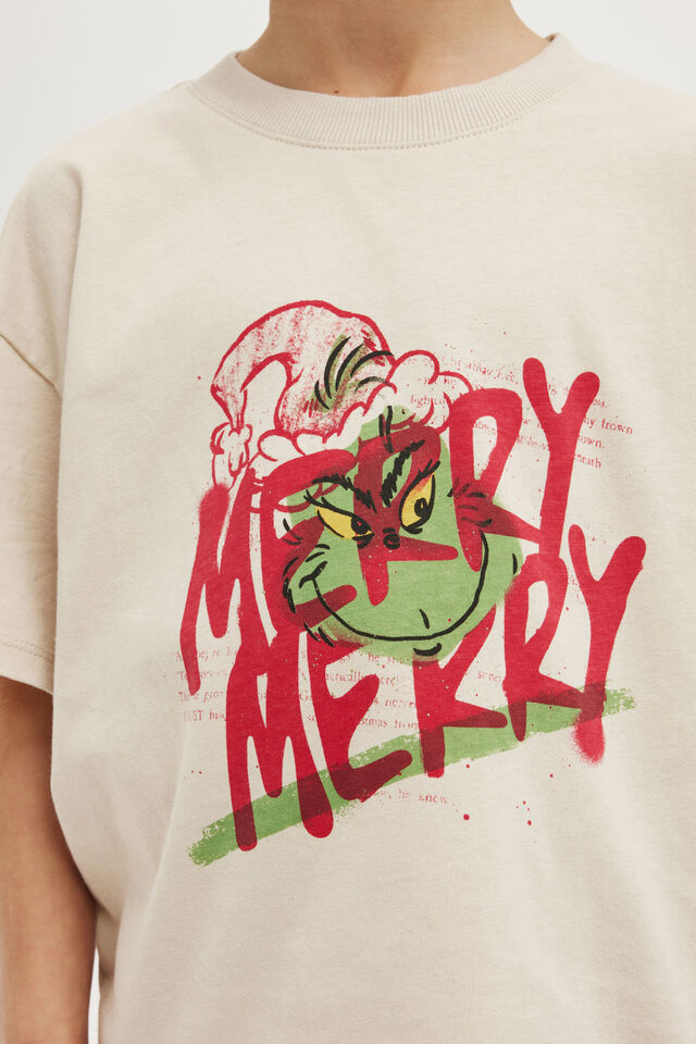 License Drop Shoulder Short Sleeve Tee, LCN DRS RAINY DAY/GRINCH MERRY MERRY