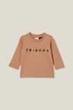 Camiseta - Jamie Long Sleeve Tee-Lcn, LCN WB TAUPY BROWN/FRIENDS - vista alternativa 1