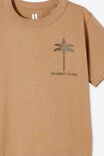 Camiseta - Jonny Short Sleeve Print Tee, TAUPY BROWN/CHASING WAVES - vista alternativa 2