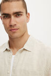 Camisas - Relaxed Linen Short Sleeve Shirt, OATMEAL - vista de exemplo 4