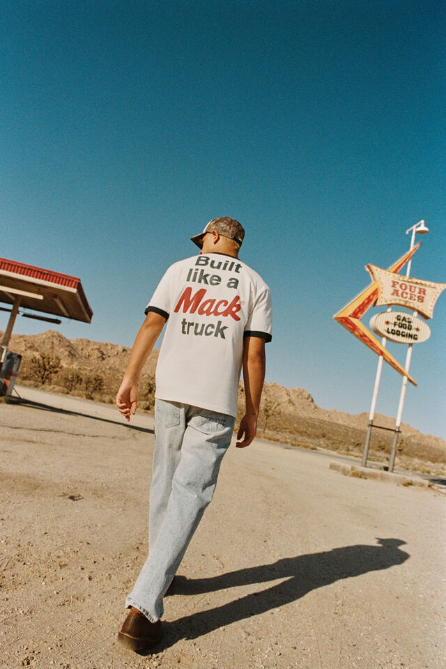 Mack Trucks Loose Fit T-Shirt, LCN MAC VINTAGE WHITE / BUILT LIKE A MACK