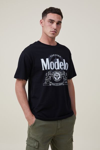 Modelo Loose Fit T-Shirt, LCN MOD BLACK/MODELO - CERVEZA