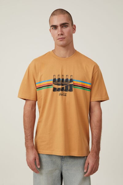 Loose Fit Pop Culture T-Shirt, LCN COK BRONZE / STRIPE BOTTLES
