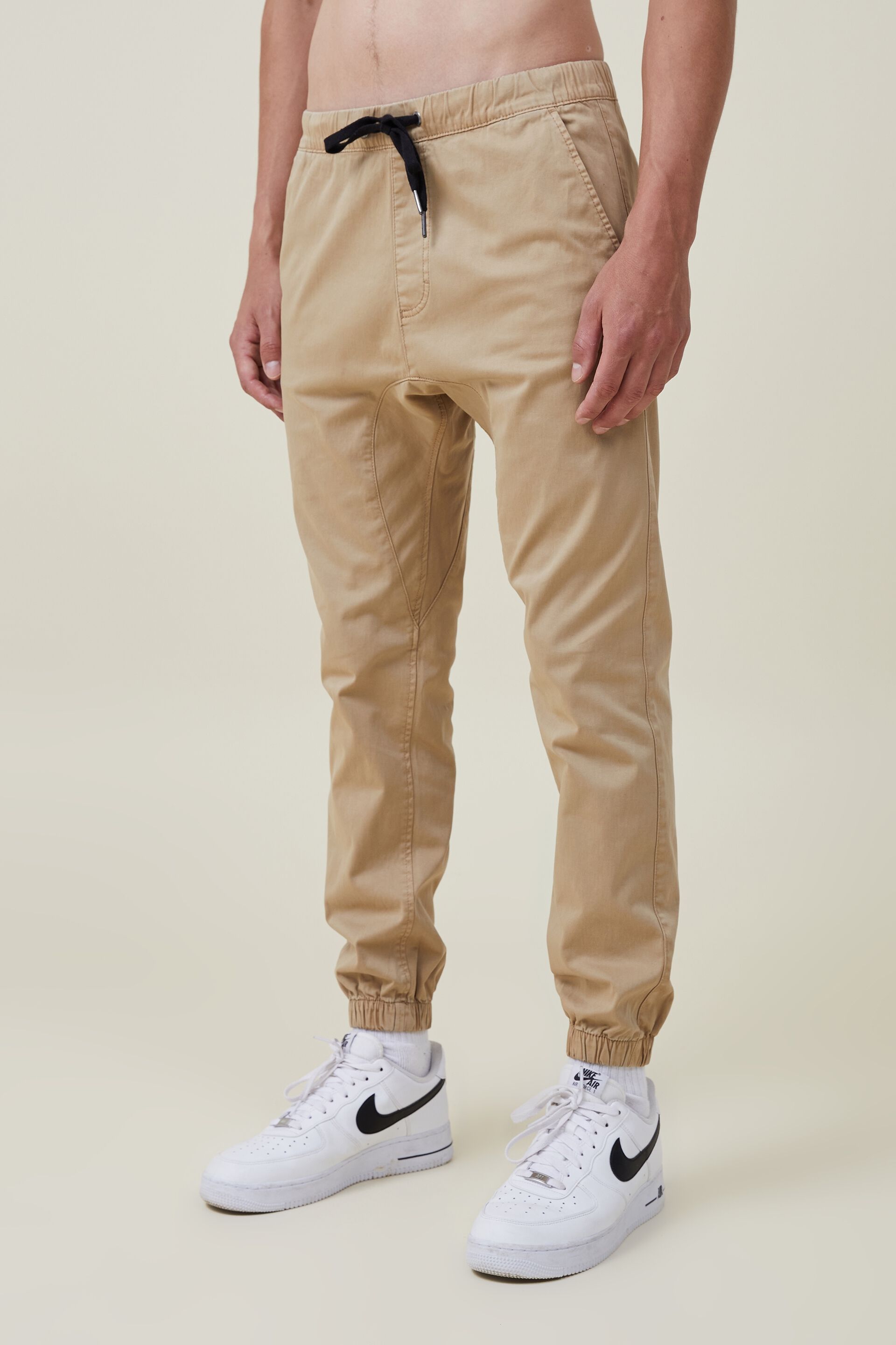 Campus Sutra Men's Maroon Cuffed Hem Cargo Trousers - Campussutra