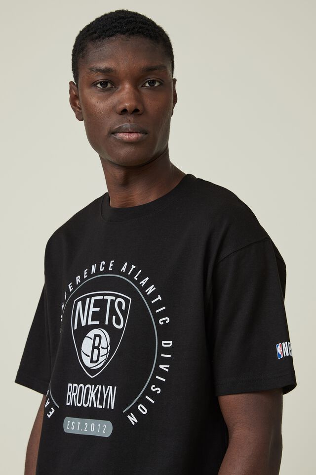 Active Nba Logo T-Shirt, LCN NBA BLACK / BROOKLYN NETS CIRCLE LOCK UP