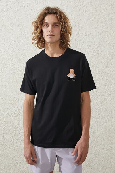 Active Graphic Tee, BLACK / TAKE THE TRAILS SUN