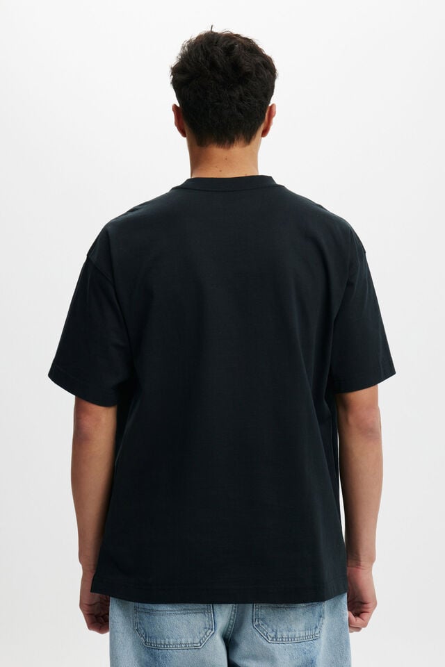 Camiseta - Box Fit College T-Shirt, BLACK/GREENWICH VILLAGE MINI