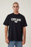 Camiseta - Box Fit College T-Shirt, BLACK / CHICAGO - vista alternativa 1