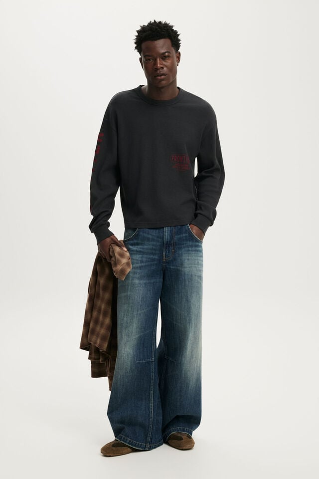 Cropped Fit Textured Graphic Ls T-Shirt, WASHED BLACK / FRONTIER