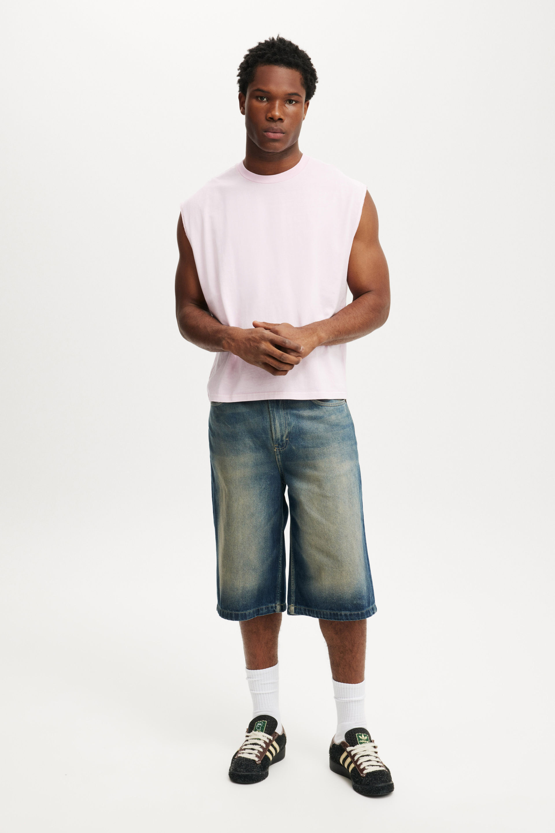 Cropped Fit Muscle