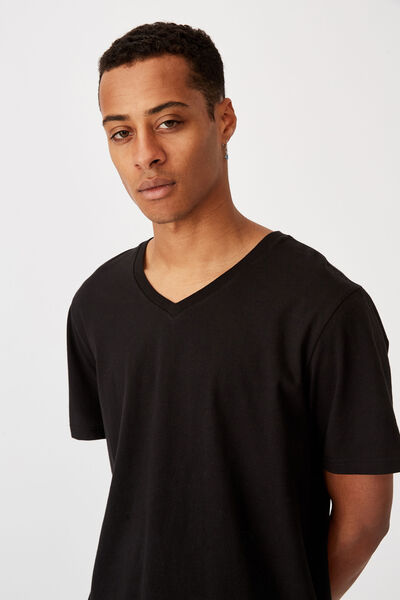 Camiseta - Essential Vee Neck T-Shirt, BLACK