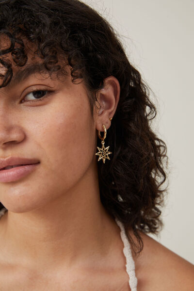 Mid Charm Earring, GOLD PLATED HAMMERED STAR