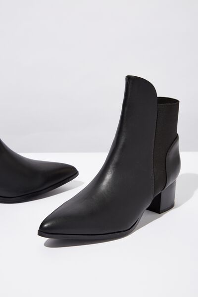 Women's Shoes - Boots, Flats, Heels & Trainers | Cotton On