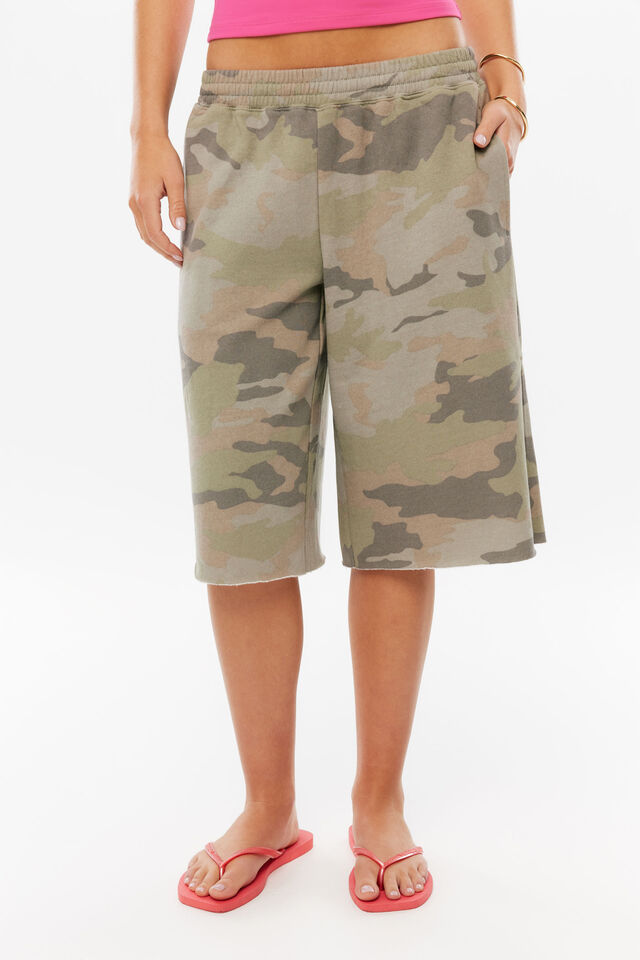 Yuri Longline Sweat Short, CAMO KHAKI