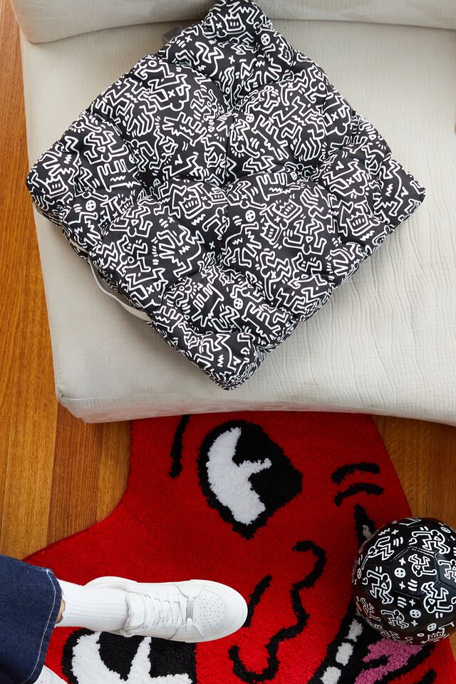 Keith Haring Floor Cushion, LCN KEI KEITH HARING BLACK WHITE YARDAGE BALL