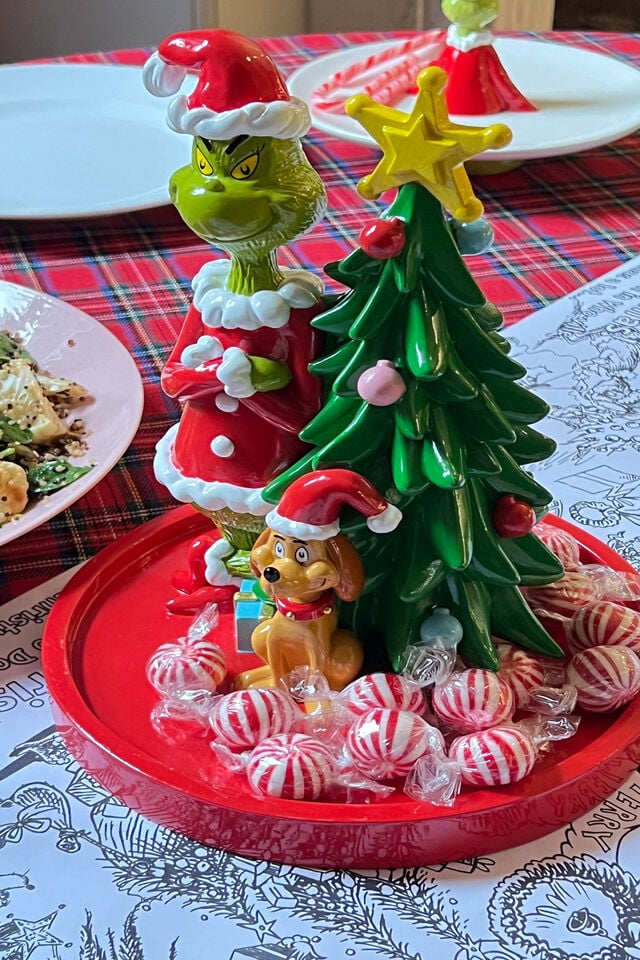 Christmas Table Top Tray, LCN DRS THE GRINCH MAX AND TREE