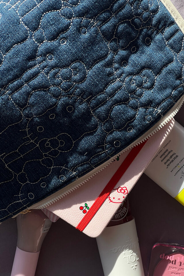 Collab Utility Cos Case, LCN SAN HELLO KITTY / DARK DENIM