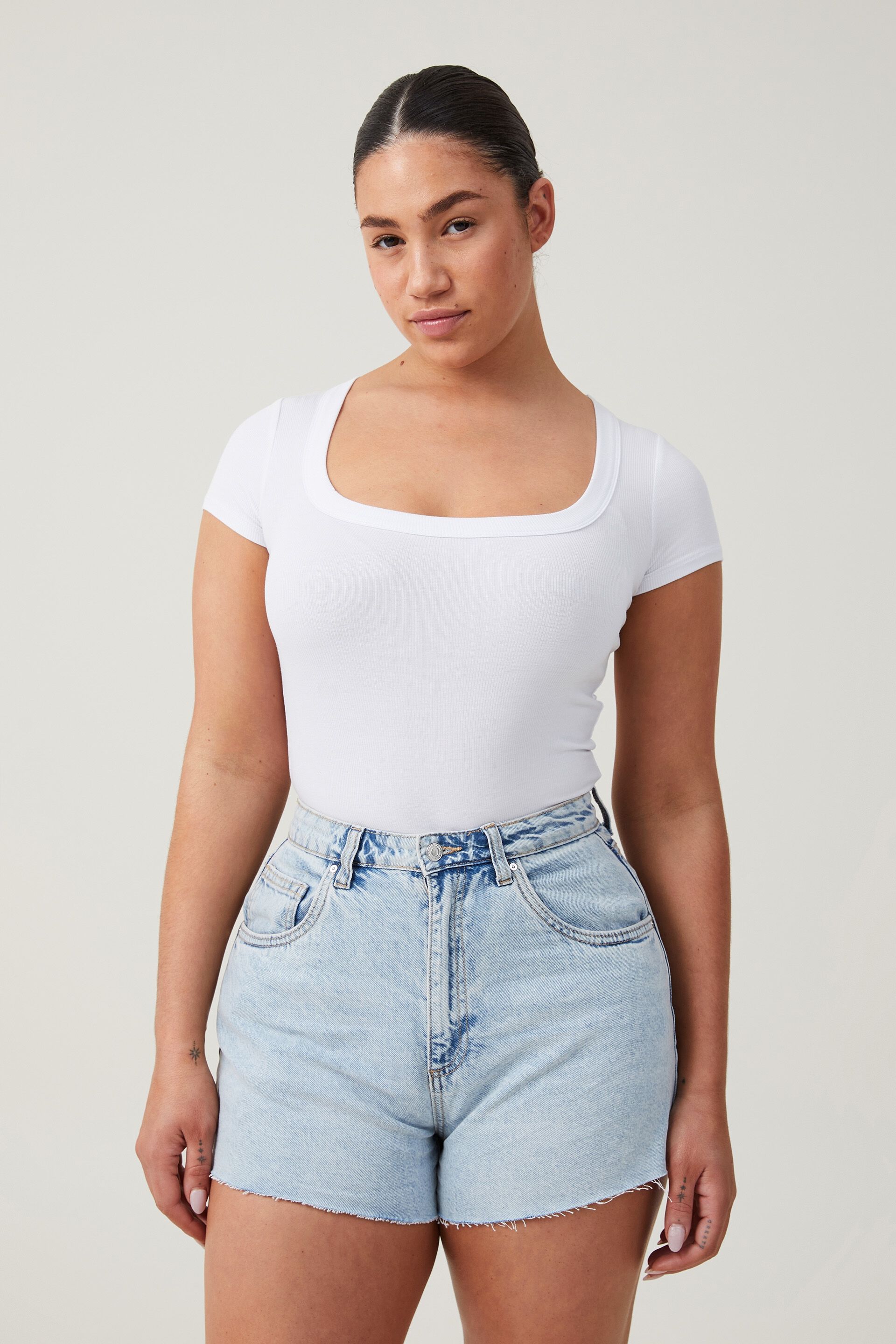 CURVY DENIM SHORTS YOU'LL WANT TO SLIP INTO ALL SUMMER - ilovejeans.com