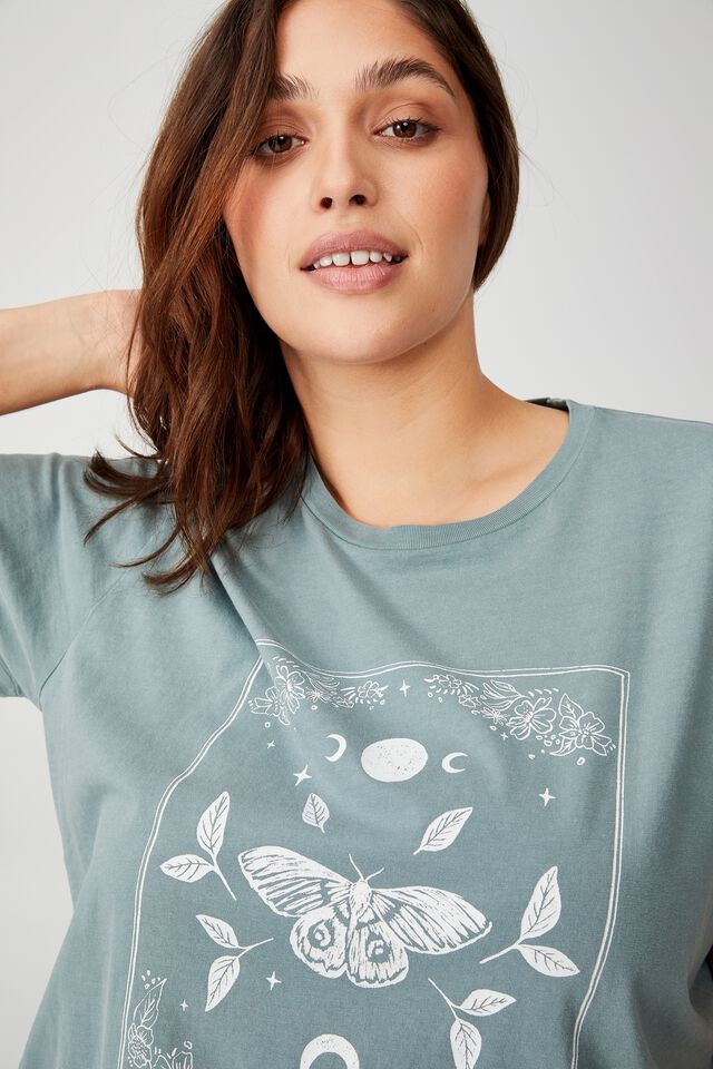 Curve Graphic Tee, MOON MOTH/TRANQUIL TEAL