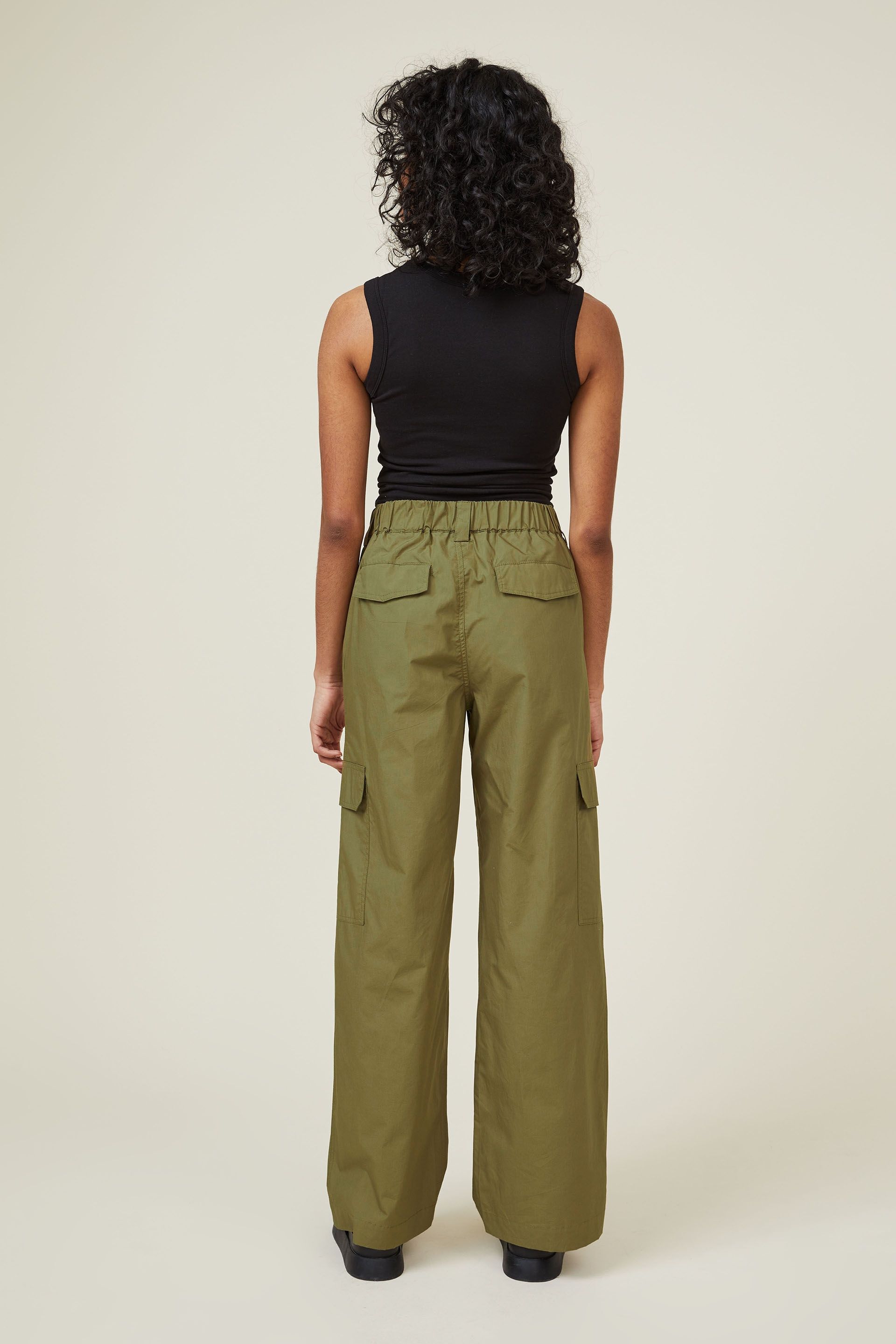 Green Bershka Cargo trousers WOMEN FASHION Trousers Cargo trousers Print discount 83% 
