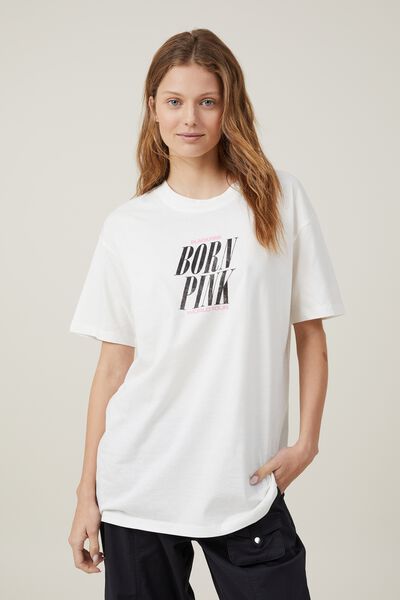 The Oversized Graphic License Tee, LCN BR BLACK PINK BORN PINK TOUR GROUP/V WHIT