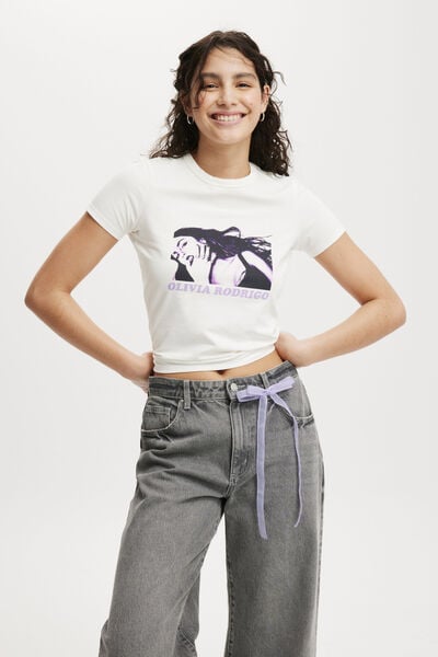 Fitted Lcn Graphic Longline Tee, LCN BR OLIVIA RODRIGO PHOTOGRAPHIC/VINTAGE WH