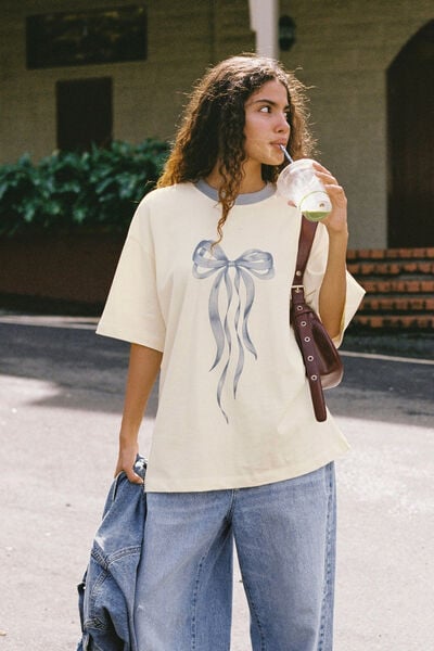 The Premium Boxy Graphic Tee, BOW/CREME FRAICHE