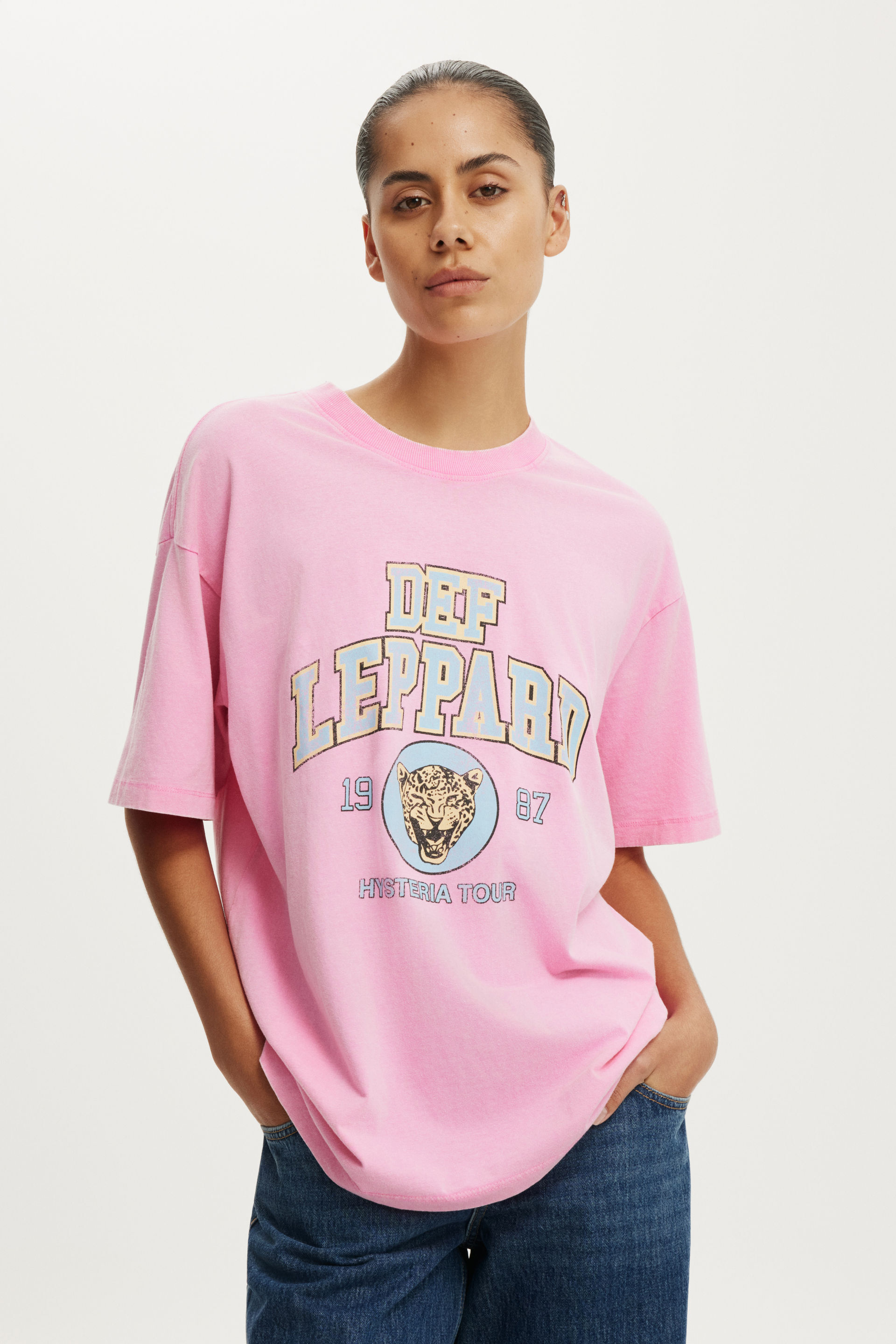 Women's Pink Camiseta - Def Leppard Boxy Graphic Music Tee