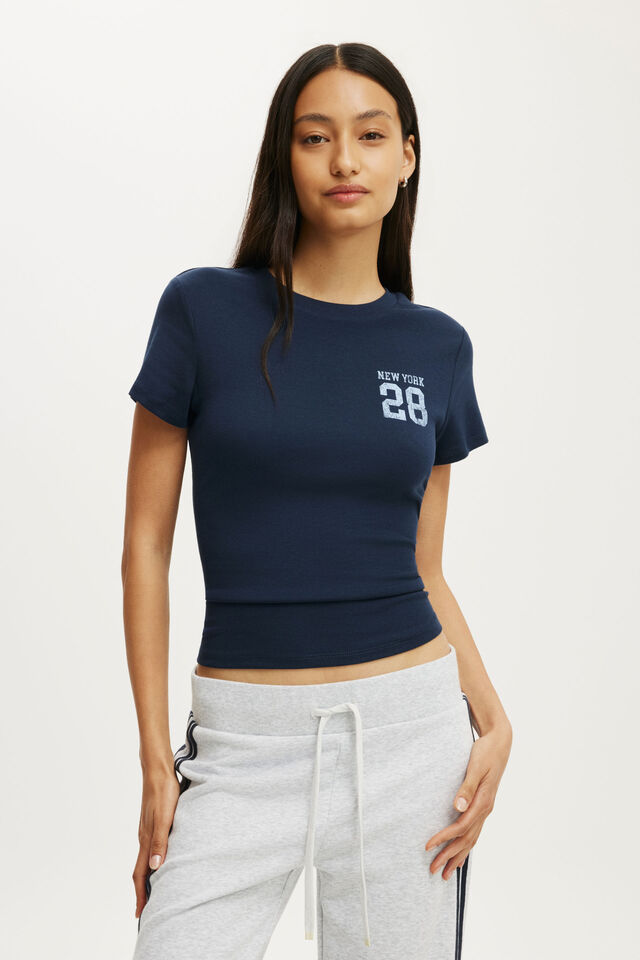 The Tiny Graphic Tee, NEW YORK 28 / SHADOW NAVY
