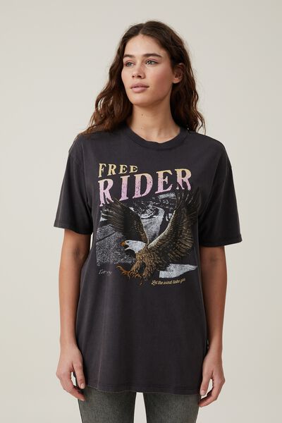 Camiseta - Boyfriend Fit Graphic Tee, FREE RIDER/WASHED BLACK
