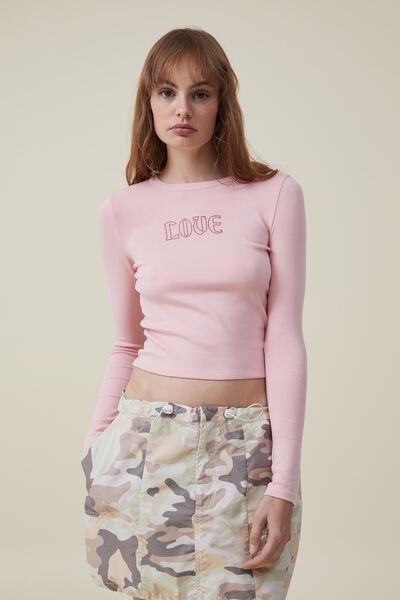 Camiseta - Fitted Rib Graphic Long Sleeve Top, LOVE/PINK CRUSH